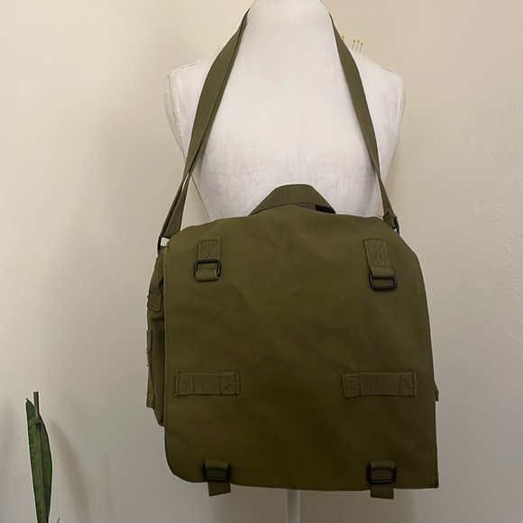 unknown Handbags - A NWOT Military Messenger Bag Pockets Adjustable Straps 100% cotton Army Green